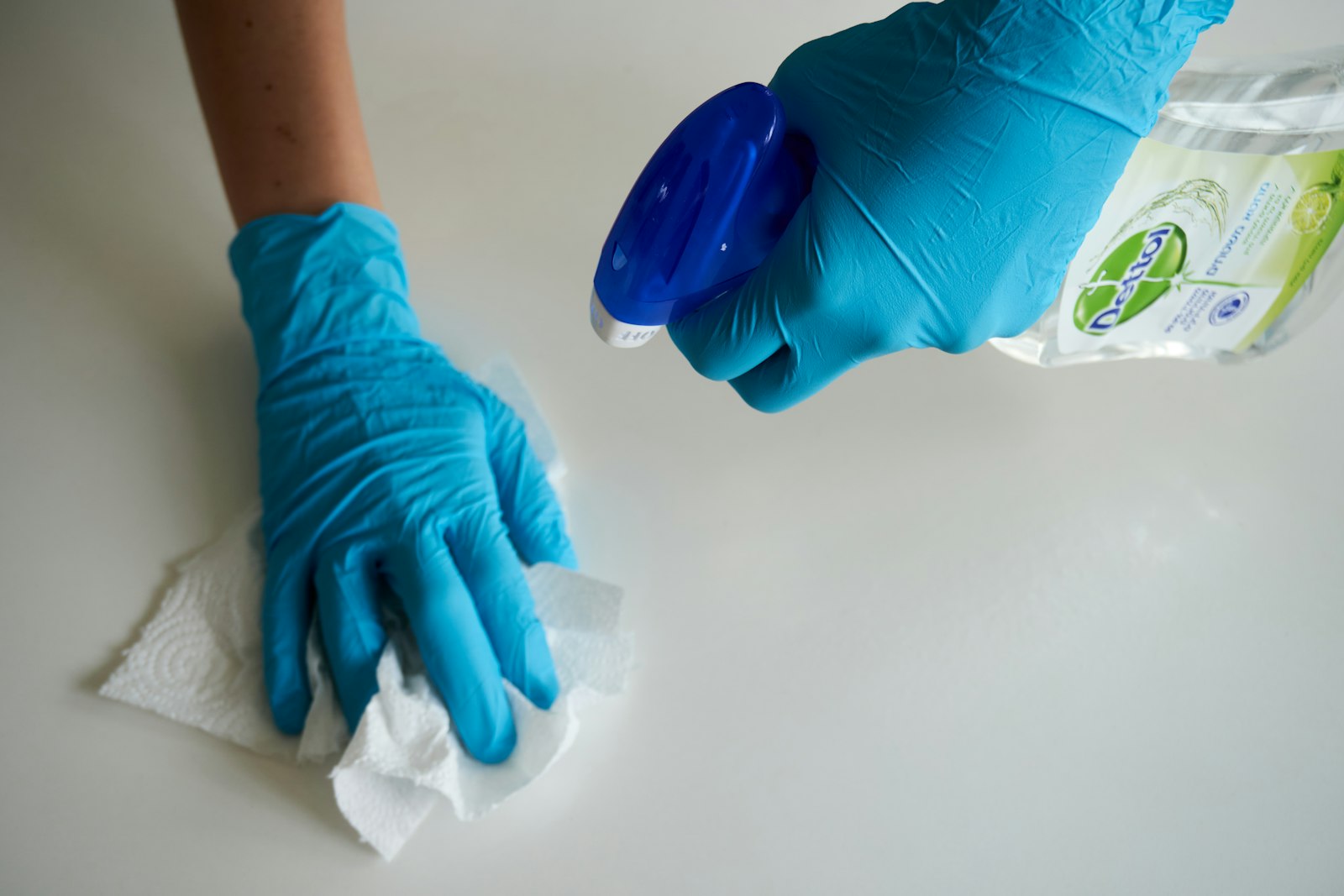 Deep cleaning a home in Farmington, AR