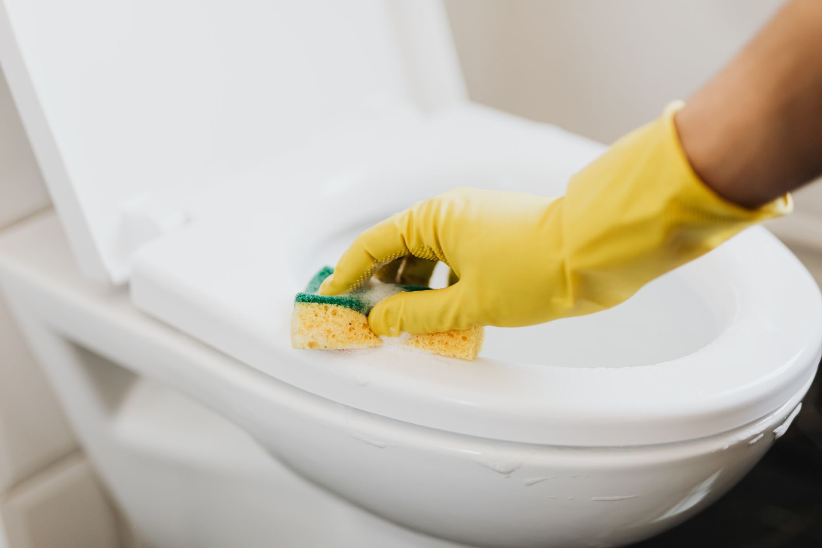 Deep cleaning a home in Pea Ridge, AR